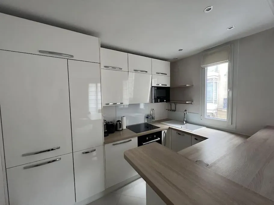 Arc De Triomphe 65 M2 Apartmán
